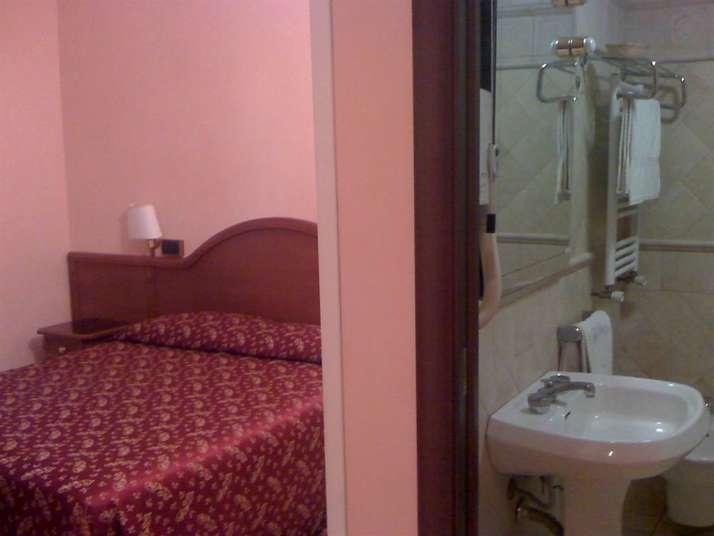 Albergo Sandra روما المظهر الخارجي الصورة